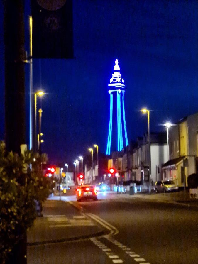 Tower Views 2 Bedroom House With Private Parking Blackpool Exteriér fotografie