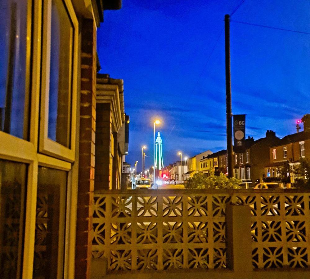 Tower Views 2 Bedroom House With Private Parking Blackpool Exteriér fotografie